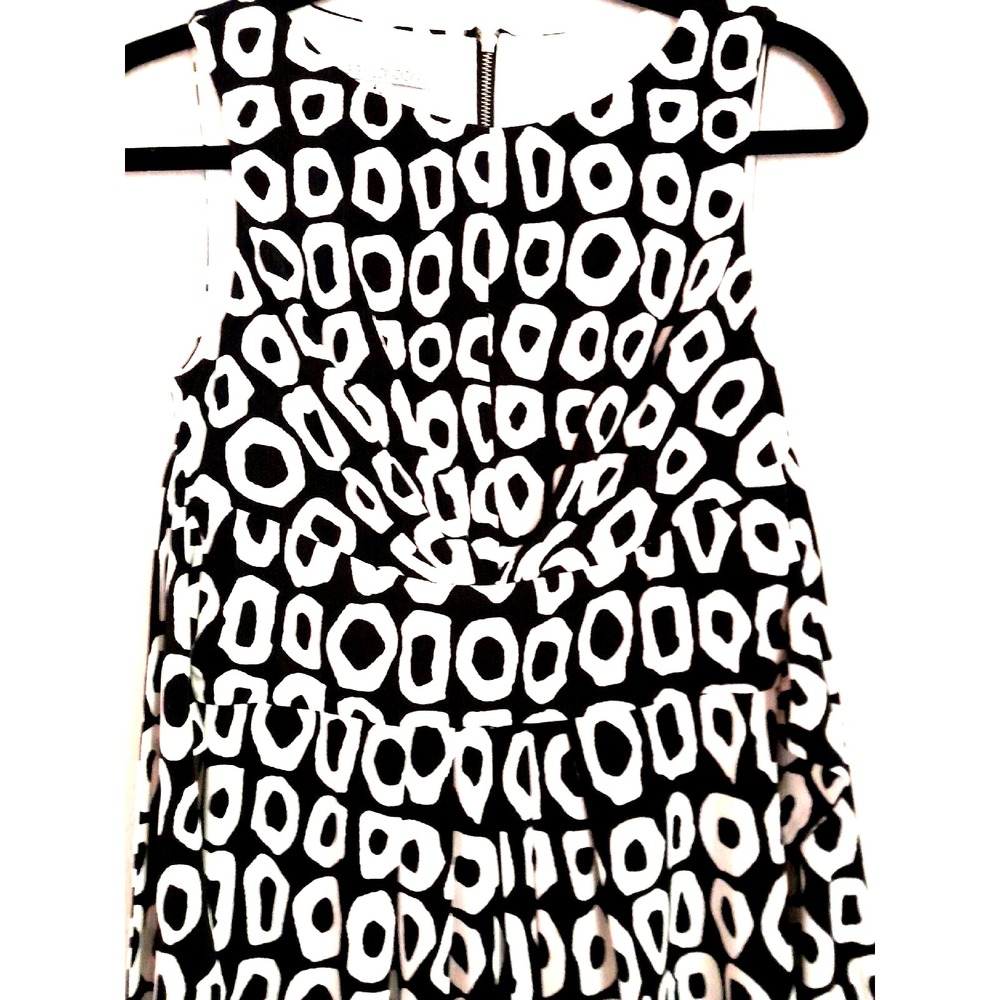 Maggy‎ London Drape At The Front Circle Print Dress Black & White Women's Size 4